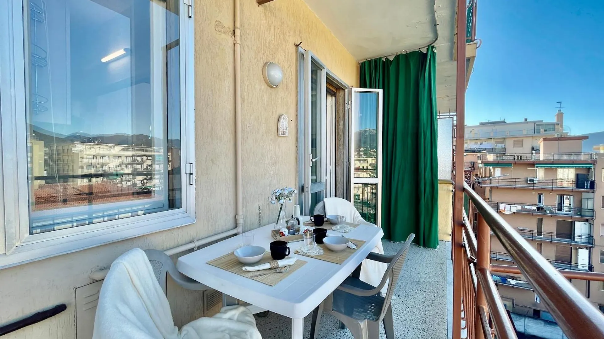 150Mt Dal Mare Monolocale In Centro Con Vista Aperta, Wi-Fi E A/C Apartment Loano