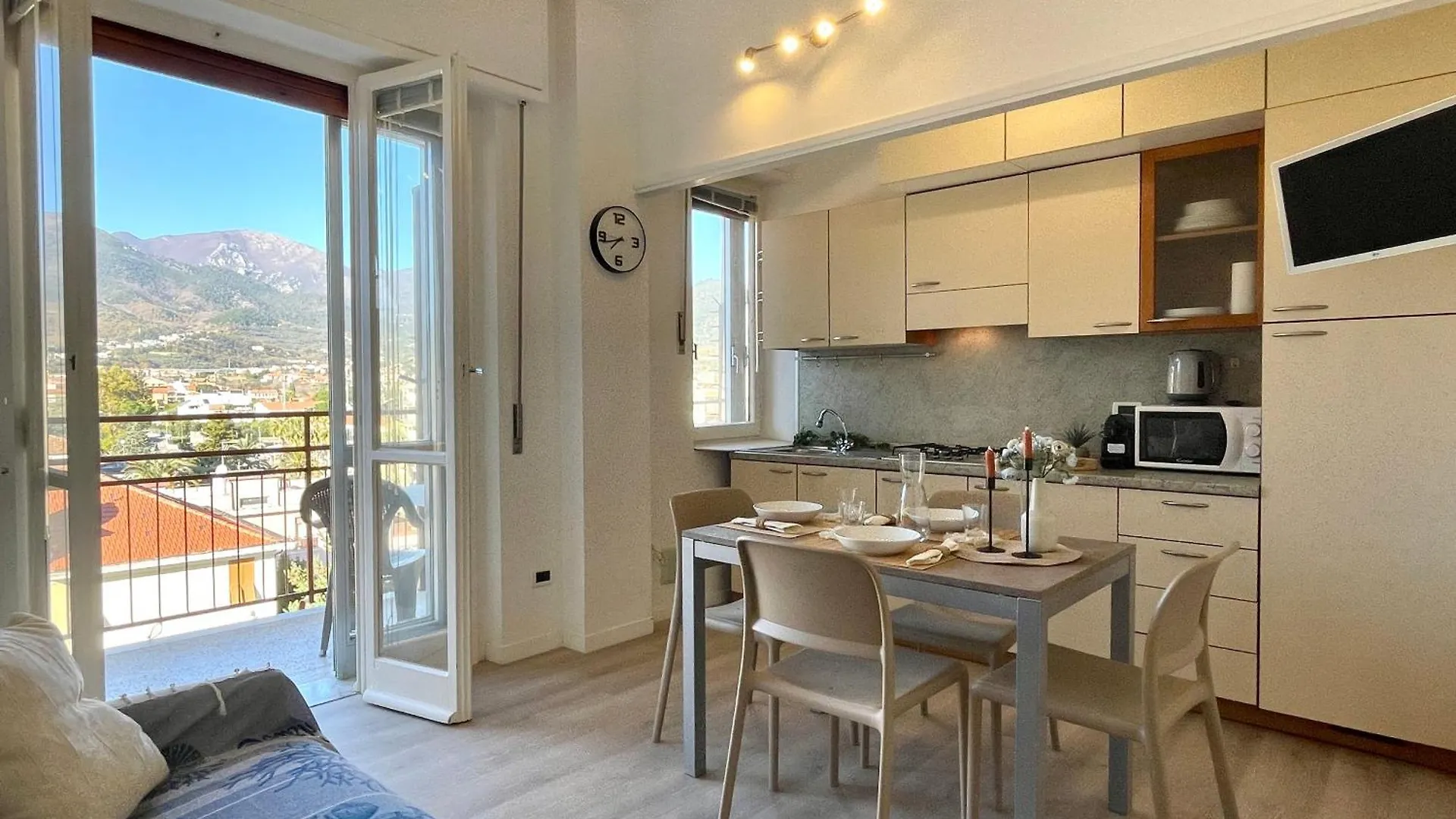 Appartamento 150Mt Dal Mare Monolocale In Centro Con Vista Aperta, Wi-Fi E A/C Loano