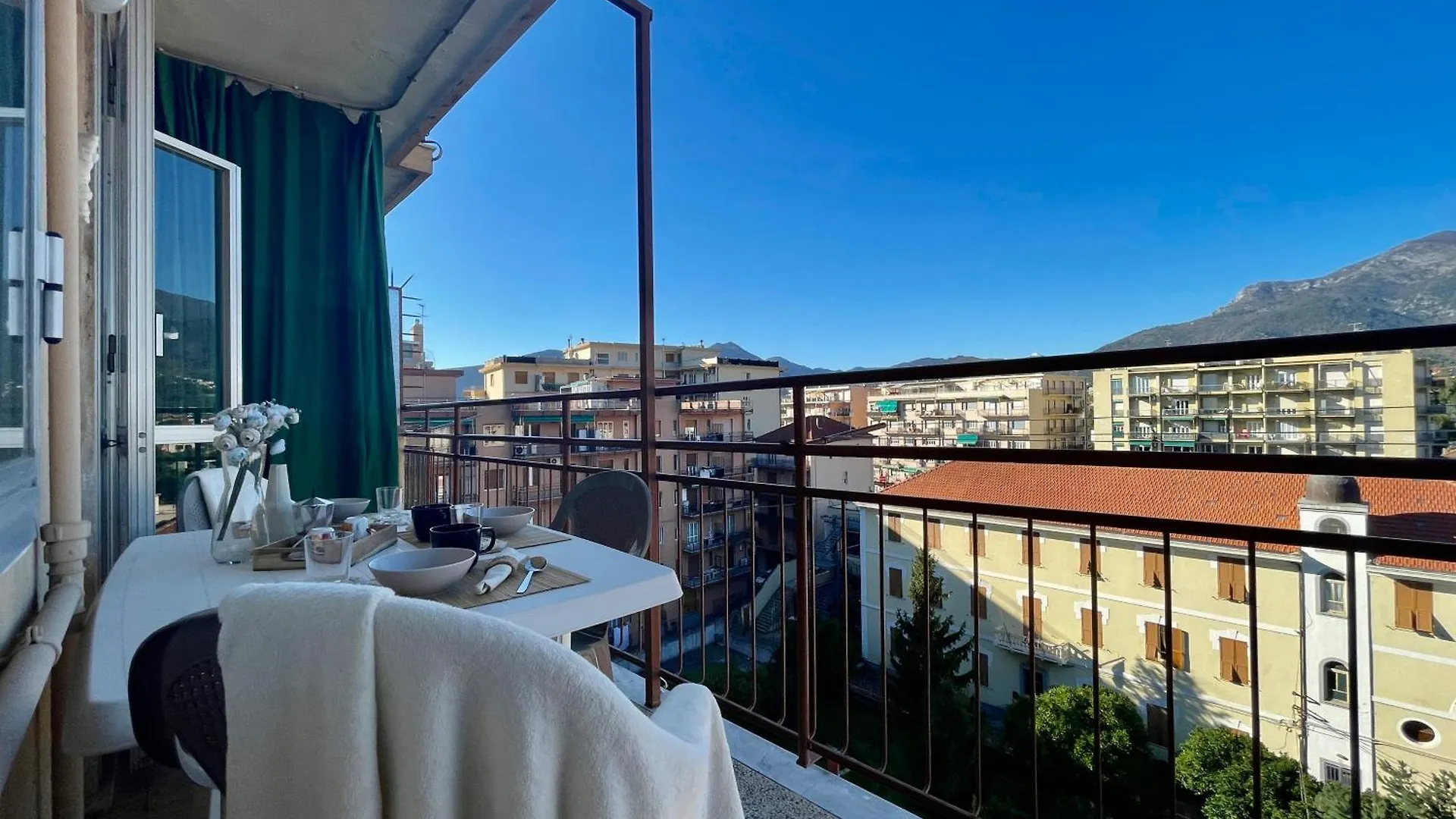 150Mt Dal Mare Monolocale In Centro Con Vista Aperta, Wi-Fi E A/C Apartment Loano