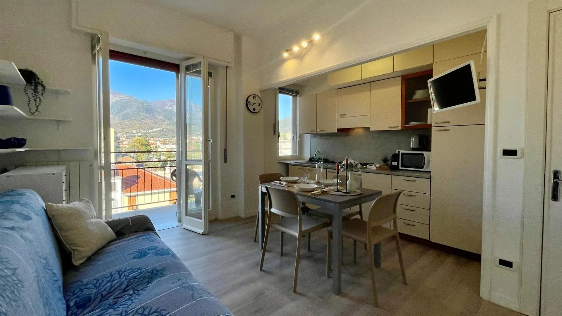 Appartamento 150Mt Dal Mare Monolocale In Centro Con Vista Aperta, Wi-Fi E A/C Loano