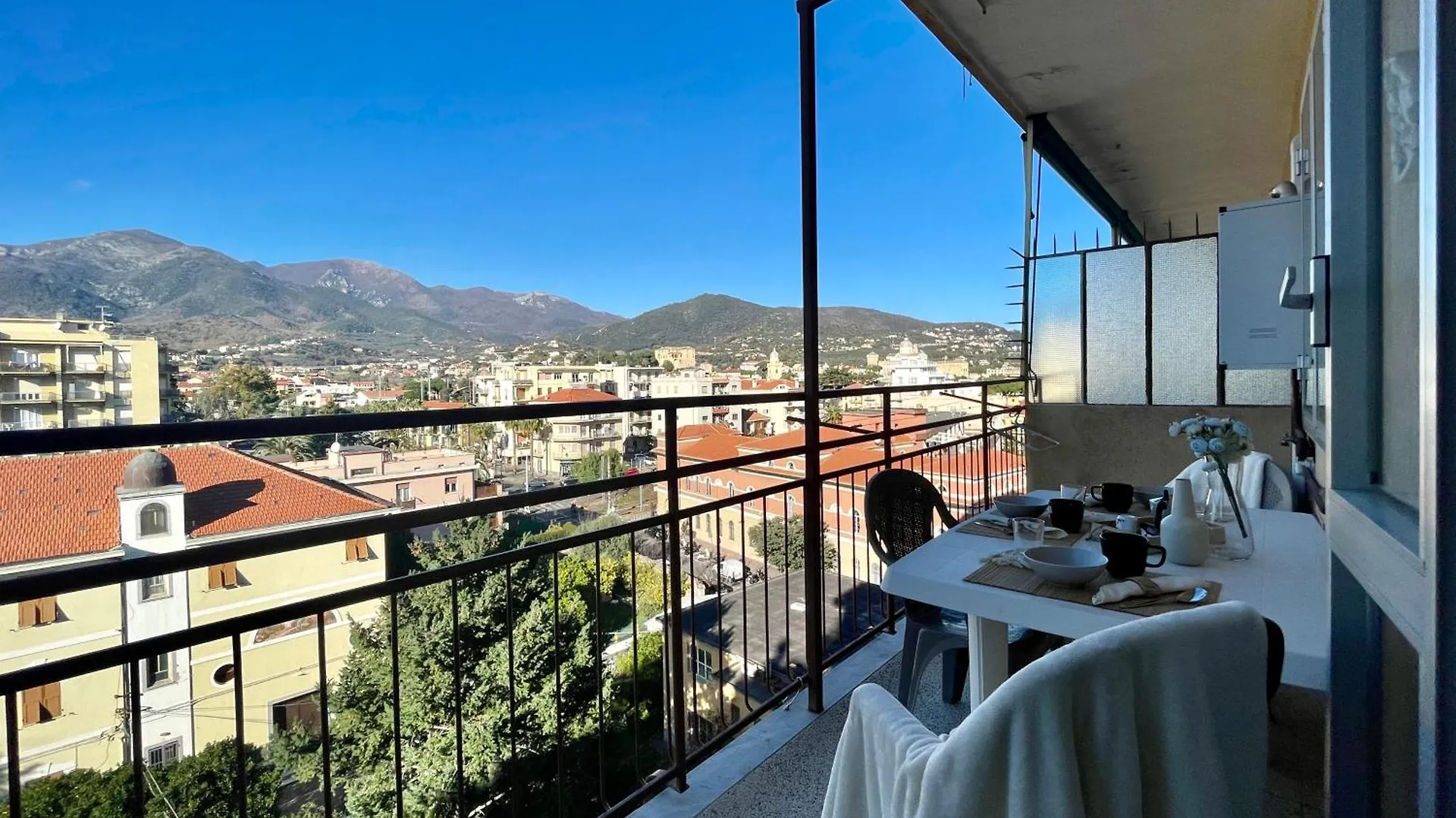 150Mt Dal Mare Monolocale In Centro Con Vista Aperta, Wi-Fi E A/C Apartment Loano