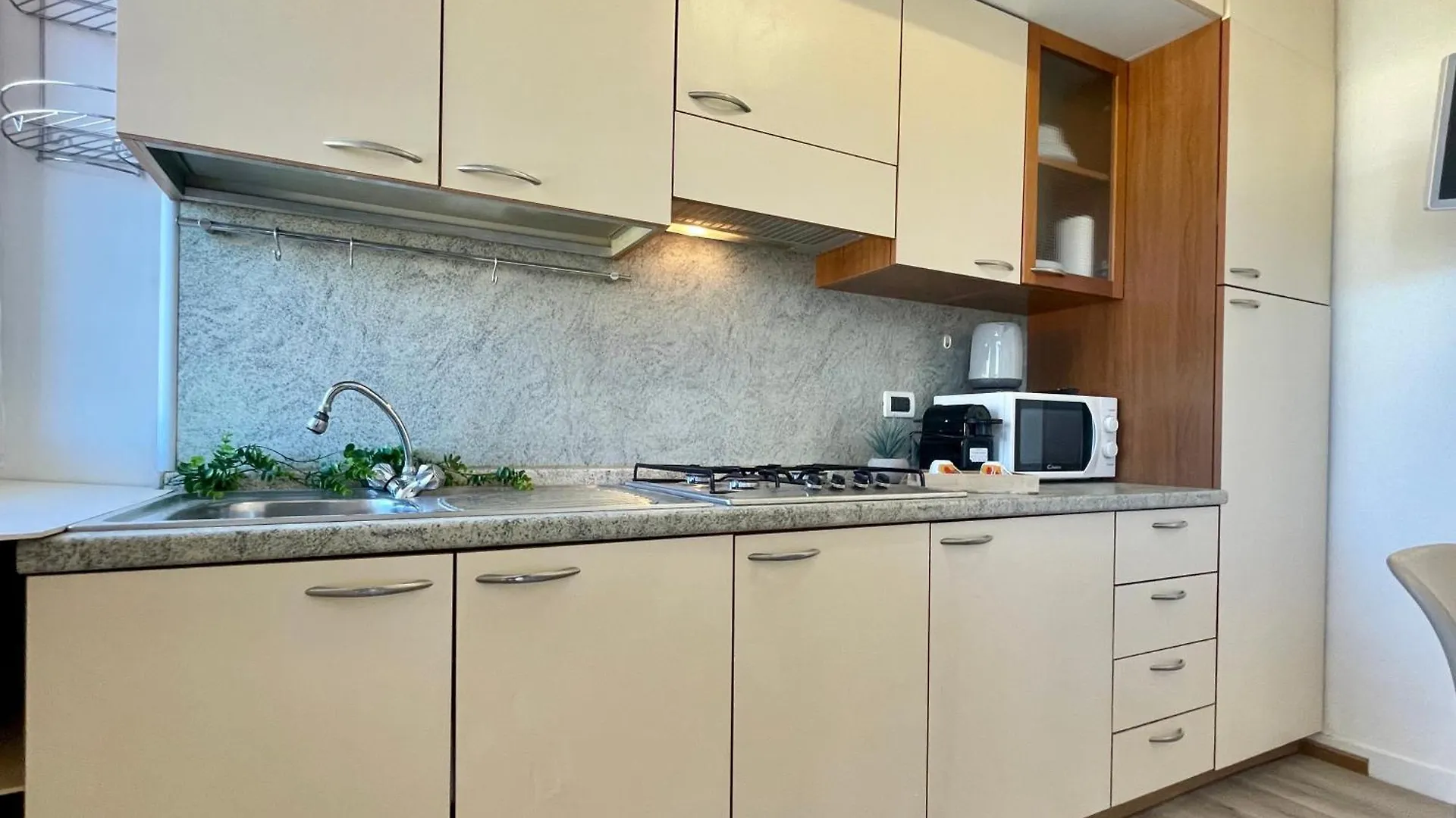 150Mt Dal Mare Monolocale In Centro Con Vista Aperta, Wi-Fi E A/C Apartment Loano