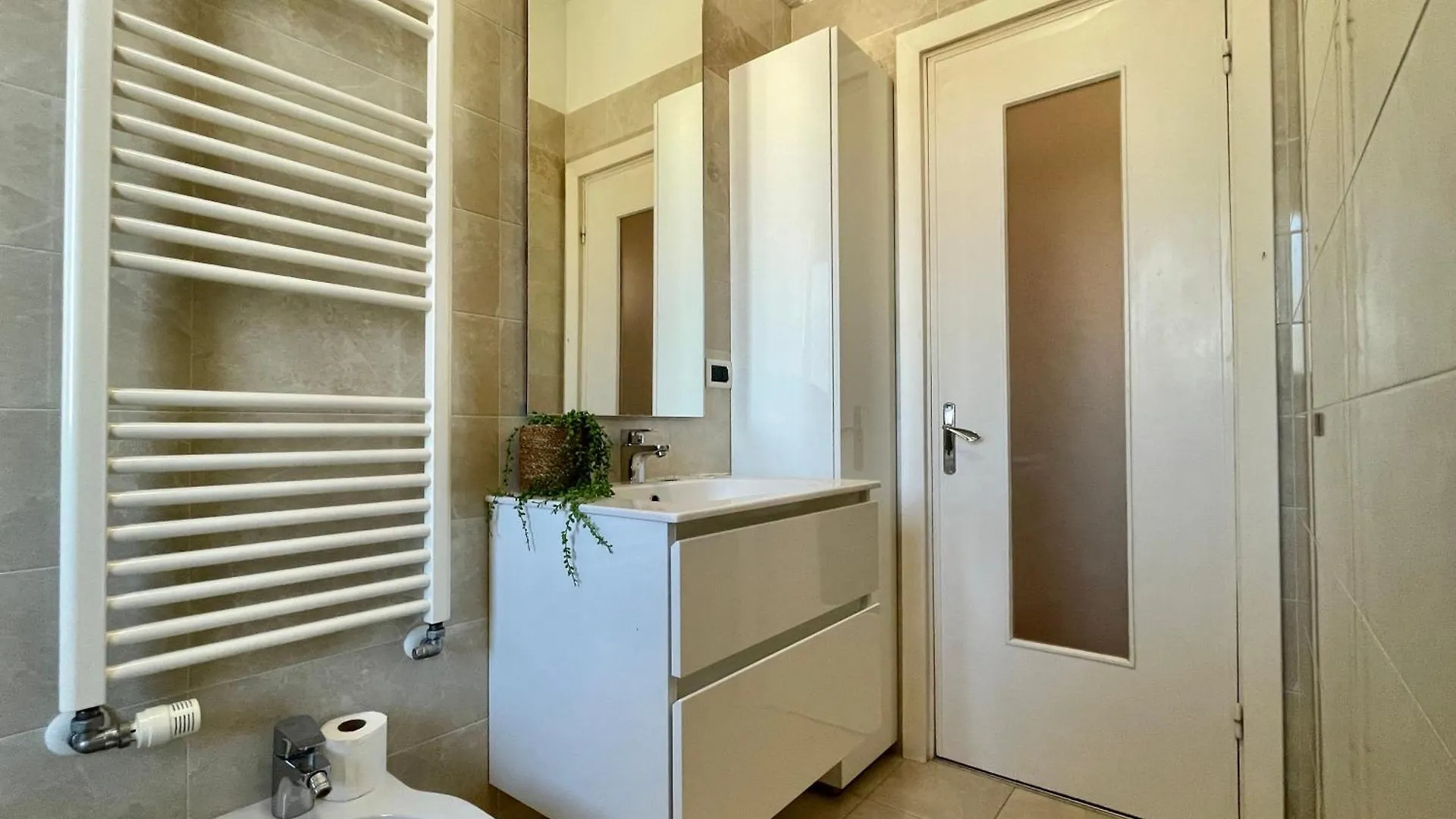 150Mt Dal Mare Monolocale In Centro Con Vista Aperta, Wi-Fi E A/C Apartment Loano 0*,