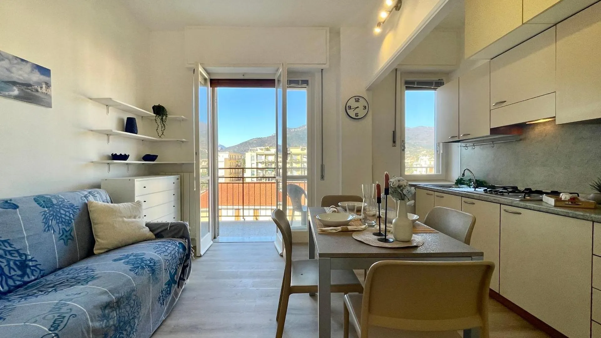 150Mt Dal Mare Monolocale In Centro Con Vista Aperta, Wi-Fi E A/C contacts
