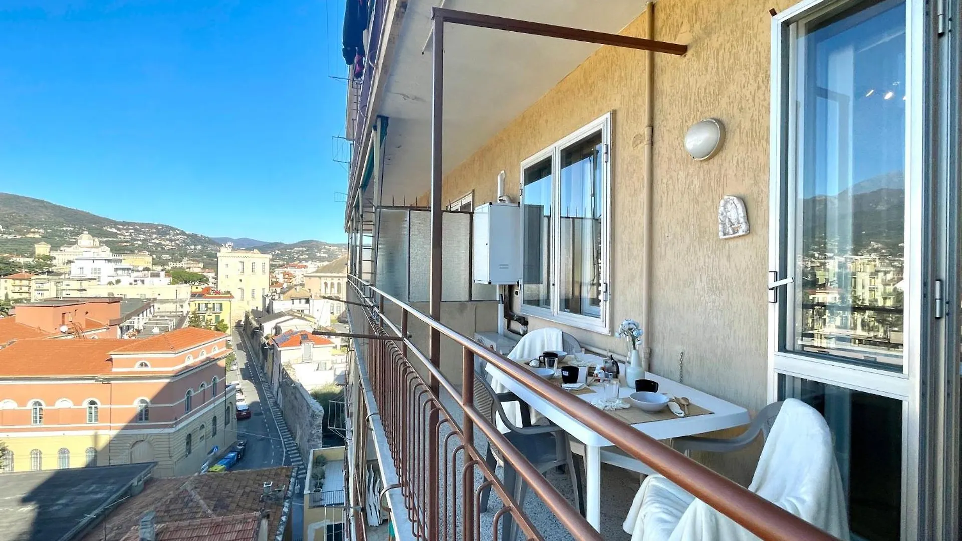 150Mt Dal Mare Monolocale In Centro Con Vista Aperta, Wi-Fi E A/C Apartment Loano